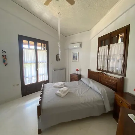 Thalatta And Oros Traditional * Tirós