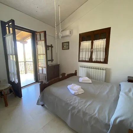 Thalatta And Oros Traditional Tirós