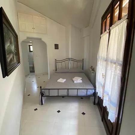 Thalatta And Oros Traditional Tirós