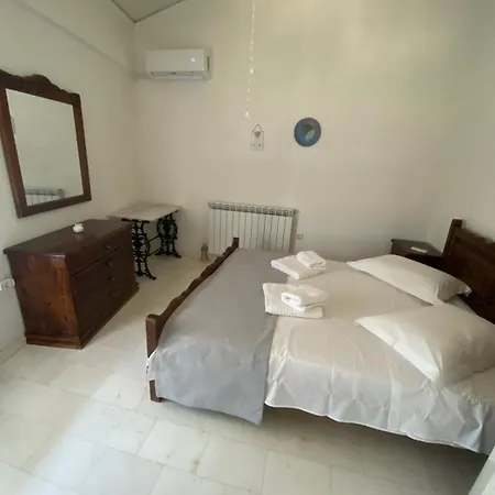 Thalatta And Oros Traditional Vila