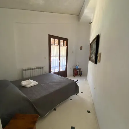 Thalatta And Oros Traditional Vila