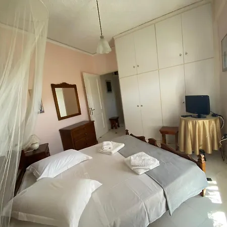 Thalatta And Oros Traditional Vila