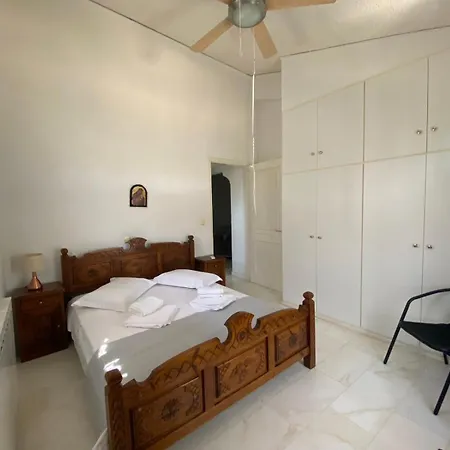 Vila Thalatta And Oros Traditional Tirós