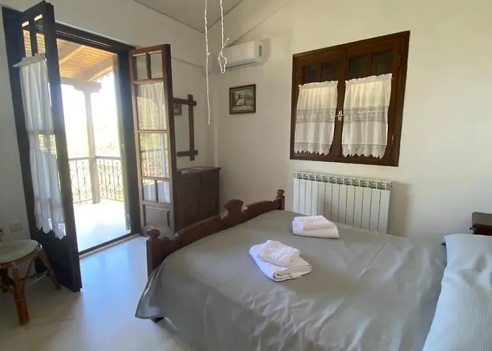 Thalatta And Oros Traditional Tirós