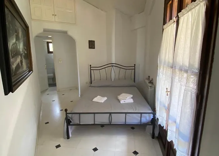 Thalatta And Oros Traditional Tirós